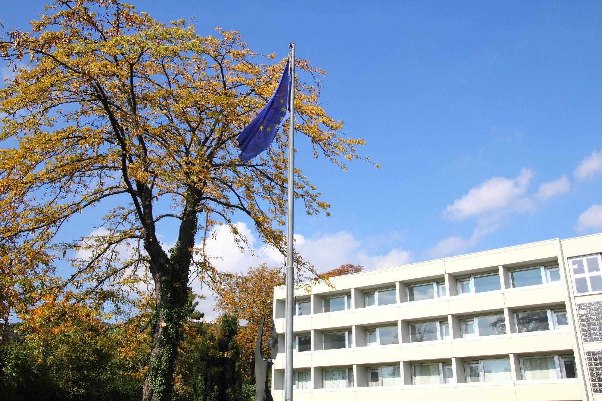 College Garden Hotel Bad Voeslau Exterior foto