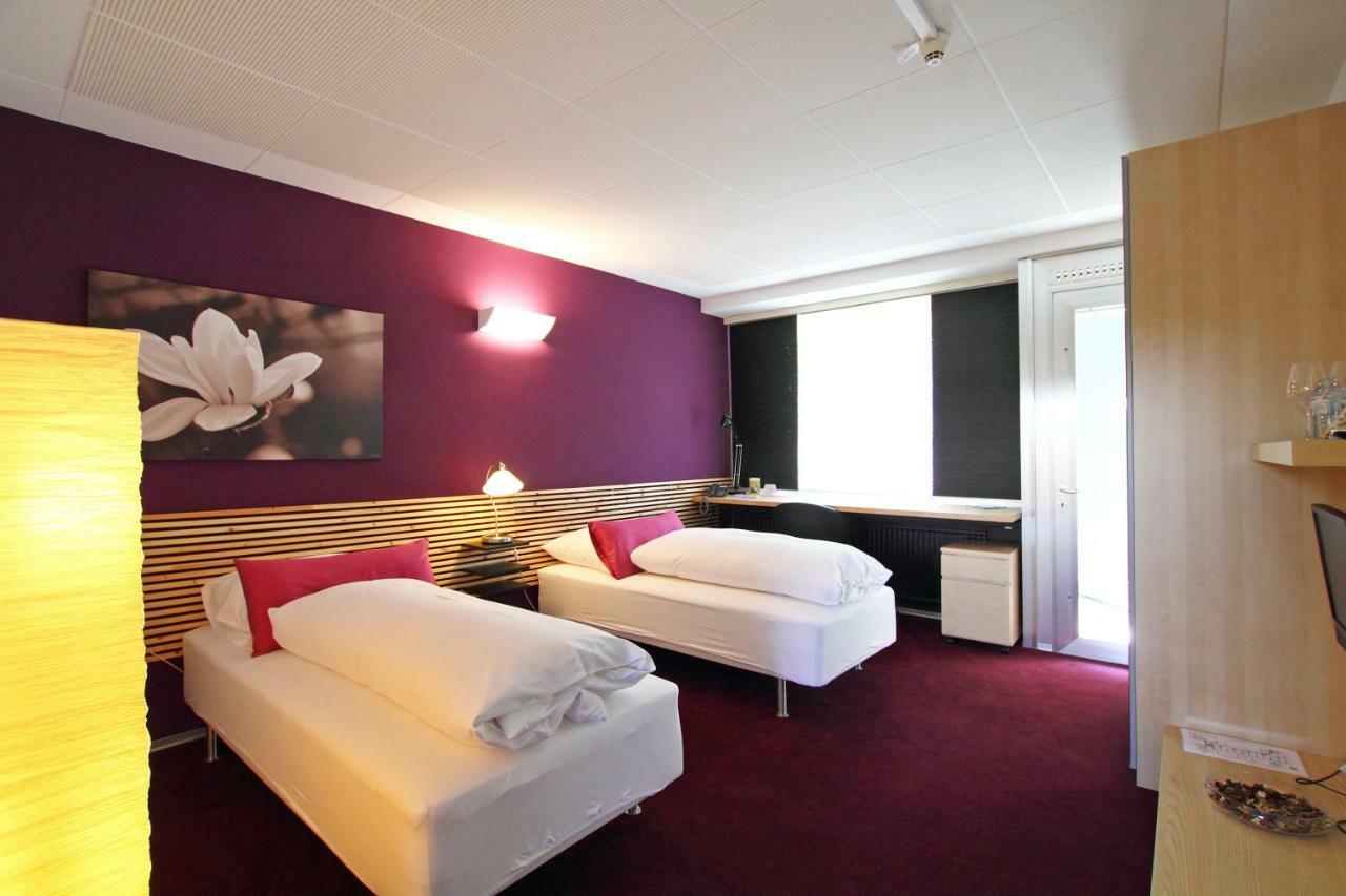 College Garden Hotel Bad Voeslau Exterior foto